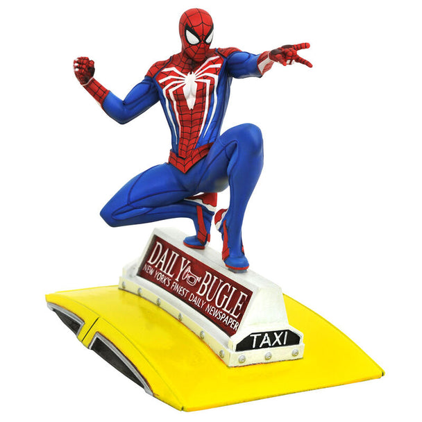 Figurine Spiderman Marvel de 23 cm en PVC, sculptée par Cortes Studios, marque DIAMOND SELECT, vue de face sur fond blanc.