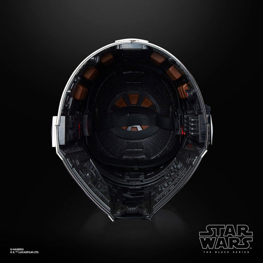 Casque électronique The Mandalorian de HASBRO en vue de face avec LEDs allumées
