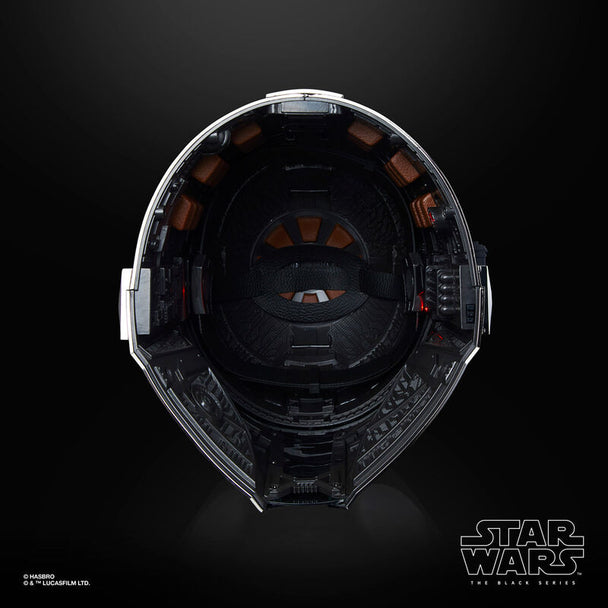 Casque électronique The Mandalorian de HASBRO en vue de face avec LEDs allumées