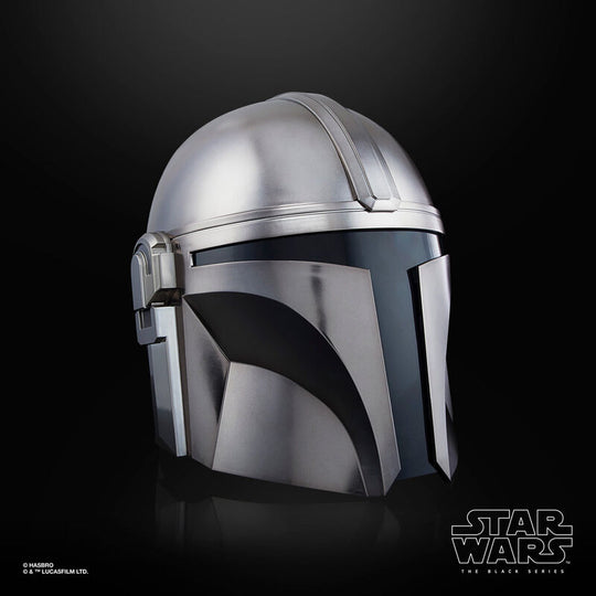 Détail des effets lumineux LED sur le casque électronique Black Series