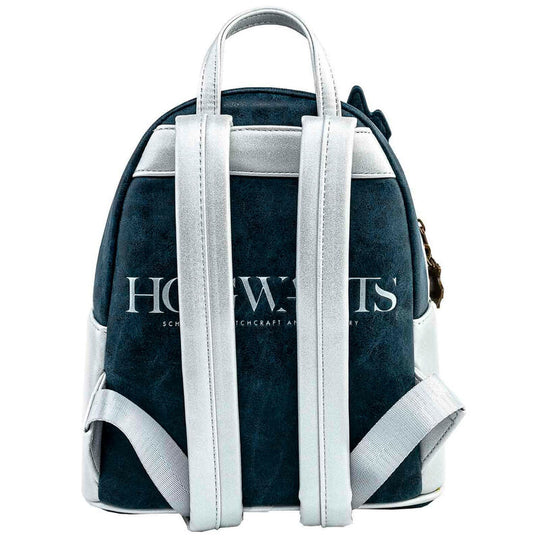 Vue de face du sac à dos Loungefly Harry Potter Poudlard avec logo officiel et design détaillé