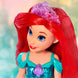 Poupée Ariel Royal Shimmer de Disney vue de face avec sa queue brillante et ses cheveux rouges éclatants