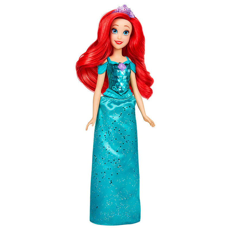 Photo rapprochée des cheveux rouges ondulés de la poupée Ariel Disney, mettant en avant la texture réaliste