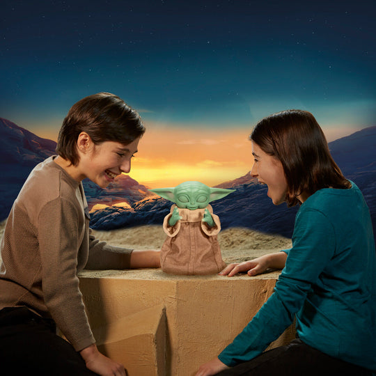 Image de la boîte originale contenant la figurine animatronique Baby Yoda