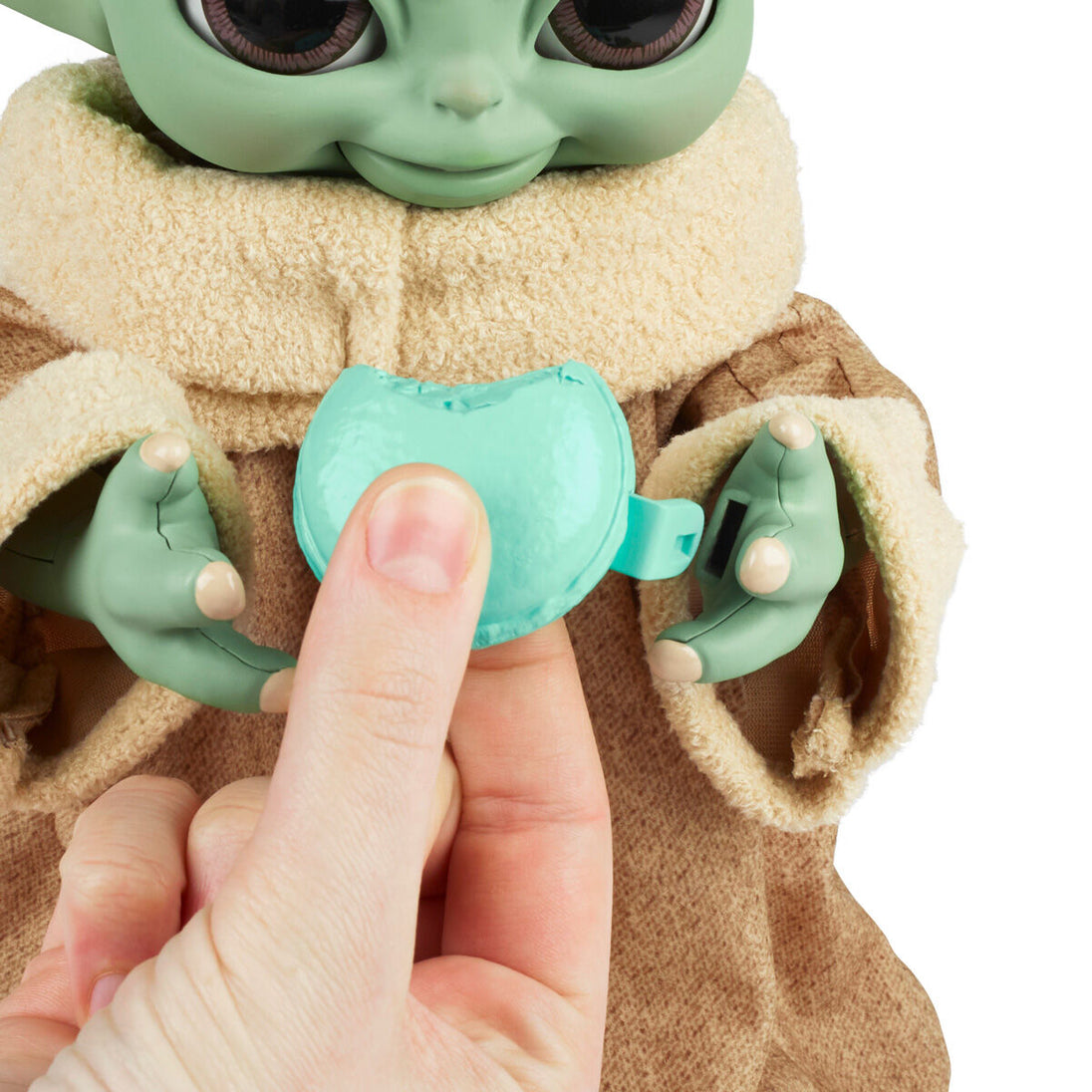 Baby Yoda The Child avec sa robe beige caractéristique et capuche
