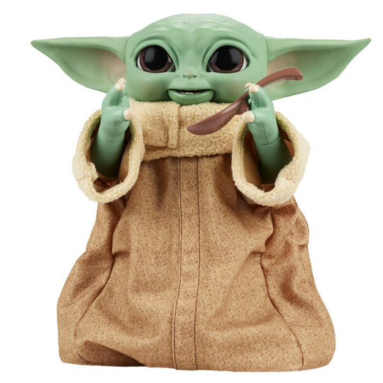Vue latérale de la figurine électronique Baby Yoda The Child par HASBRO