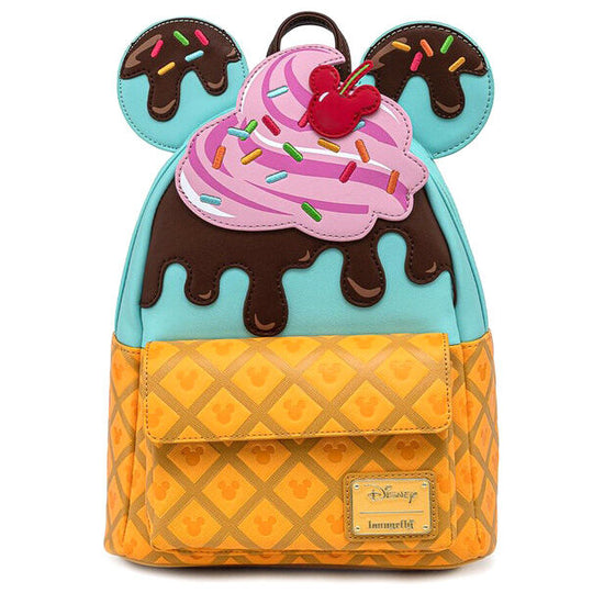 Sac à dos Loungefly Disney Mickey & Minnie Ice Cream porté en situation urbaine