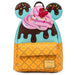 Sac à dos Loungefly Disney Mickey & Minnie Ice Cream porté en situation urbaine
