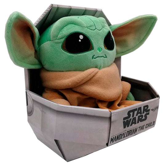 Gros plan sur la texture douce et les finitions soignées de la peluche Baby Yoda SIMBA