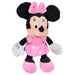 Enfant tenant la peluche Disney Friends SIMBA 20cm, illustrant sa taille adaptée aux mains