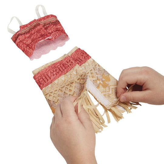 Poupée Vaiana Moana montrant ses cheveux longs et bouclés caractéristiques