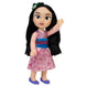 Poupée Mulan debout avec accessoires d'origine JAKKS PACIFIC, sur fond blanc