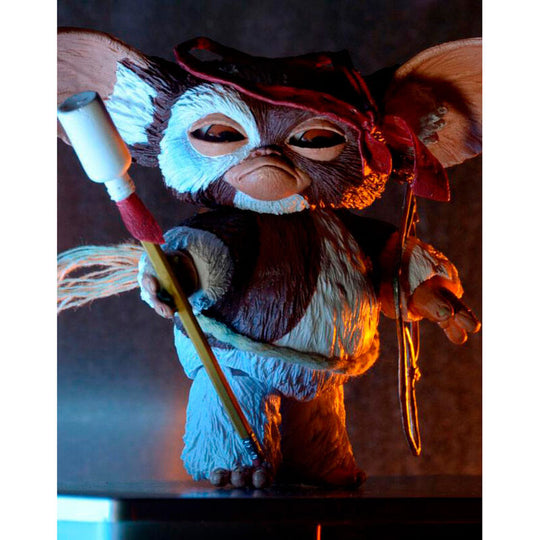 Figurine Gizmo Ultimate Gremlins NECA vue de face avec détails précis et expression attachante