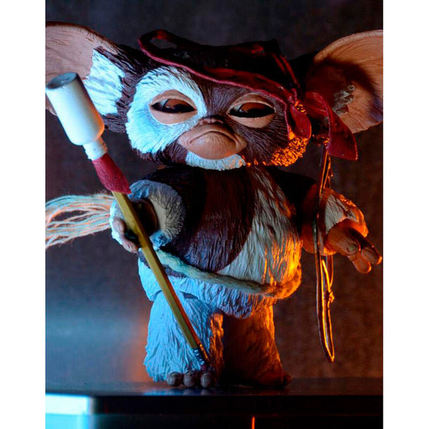 Figurine Gizmo Ultimate Gremlins NECA vue de face avec détails précis et expression attachante