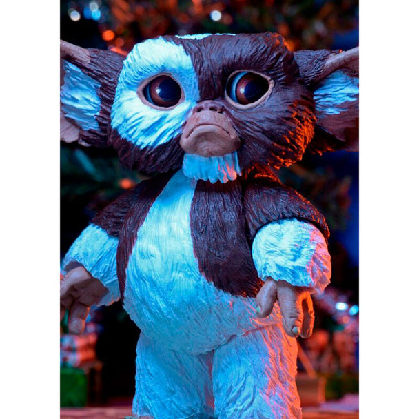 Gizmo articulé en position dynamique montrant la flexibilité des articulations de la figurine NECA