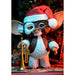 Accessoires fournis avec la figurine Gizmo Ultimate Gremlins exposés à côté du personnage