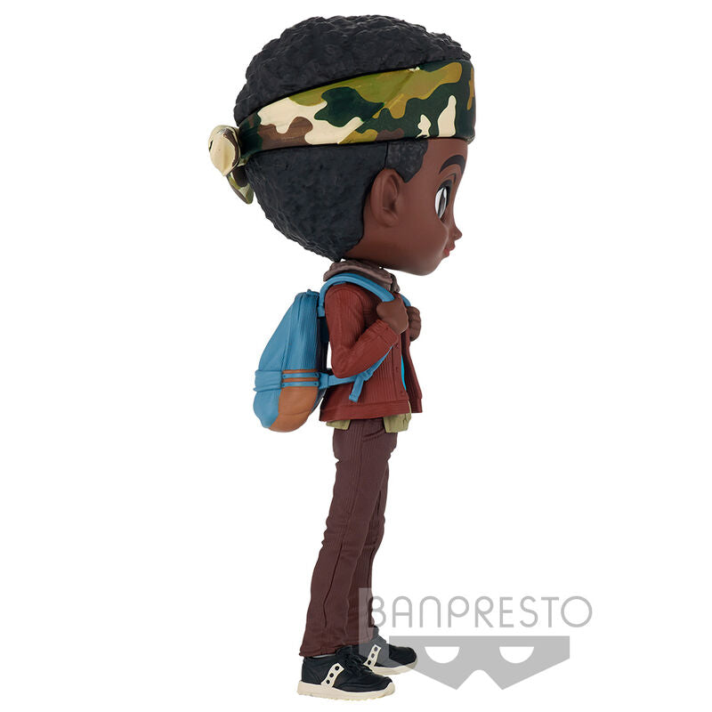 Vue arrière de la figurine Lucas Q Posket Stranger Things, mettant en avant la coiffure et le manteau