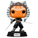 Vue de profil de la figurine Funko POP Star Wars Mandalorian Ahsoka tenant ses deux sabres