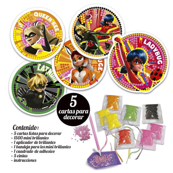 Zoom sur les 1500 mini paillettes colorées incluses dans le kit Miraculous Ladybug EDUCA BORRAS