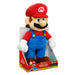 Zoom sur les textures douces et les finitions précises de la peluche Super Mario 50cm