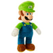 Gros plan sur la peluche Luigi jumbo 50cm montrant les finitions de haute qualité