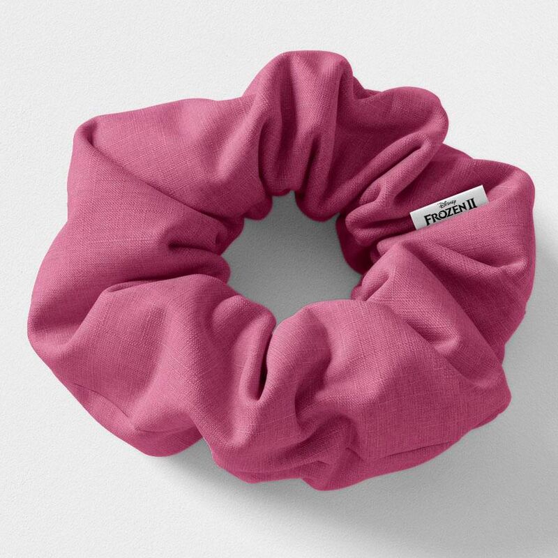 Vue rapprochée d'un élastique à cheveux Frozen 2 en polyester avec détails soignés