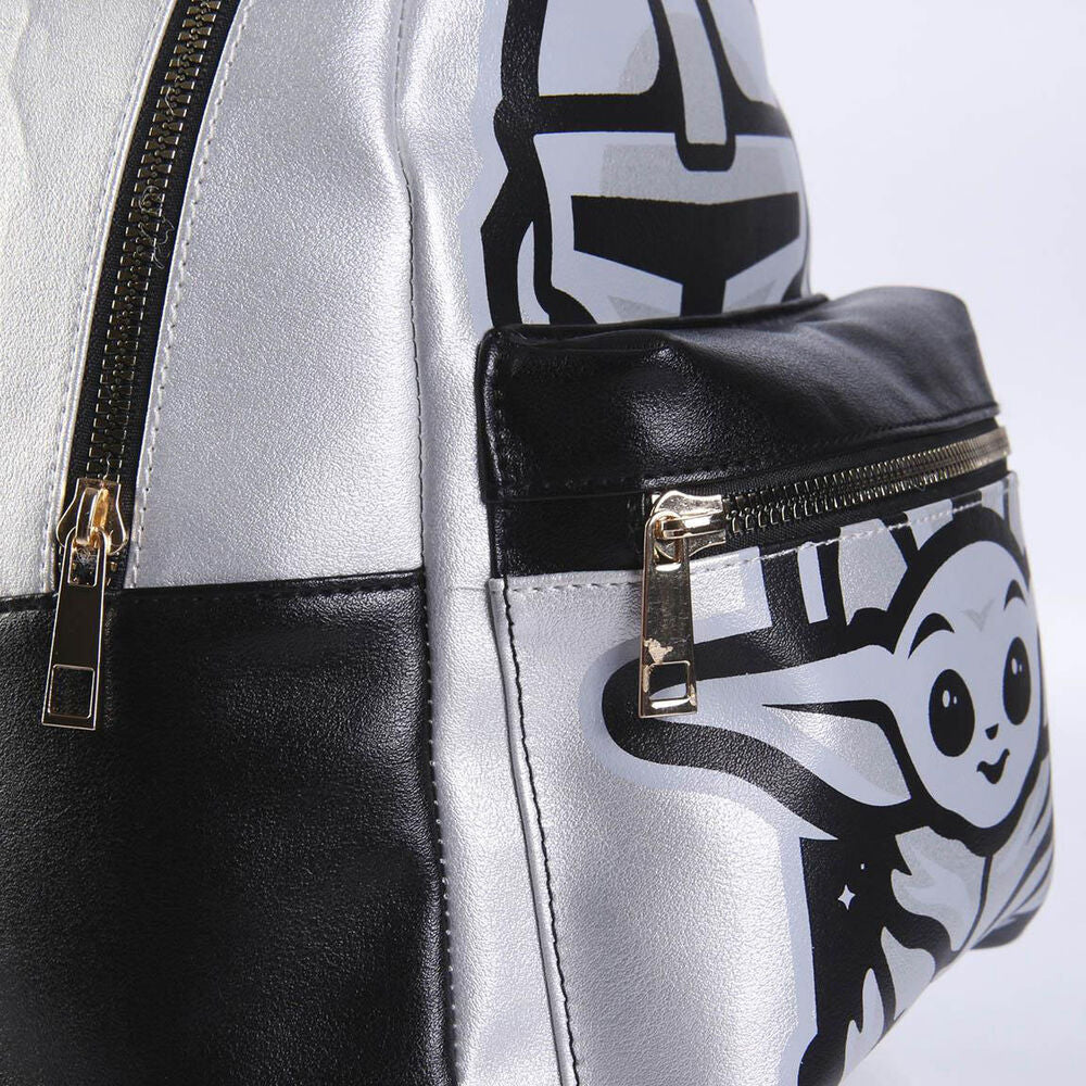 Présentation du sac à dos Mandalorian Yoda 27cm avec ses dimensions compactes