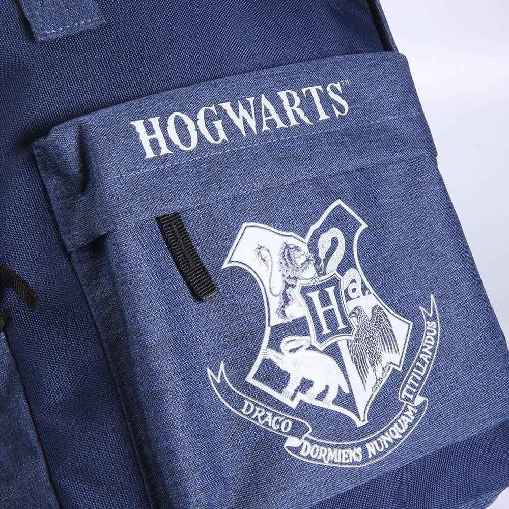 Photo du sac à dos Harry Potter ouvert montrant son compartiment principal spacieux et doublé