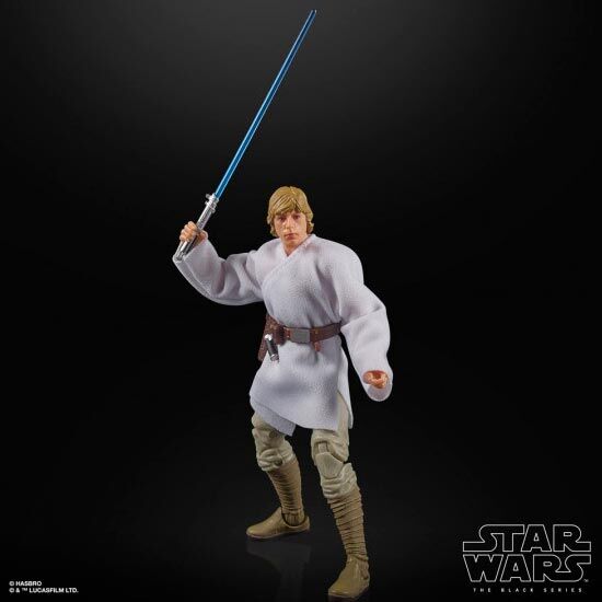 Détail de la figurine Luke Skywalker montrant les articulations et la qualité de finition dans la collection anniversaire Lucasfilm.