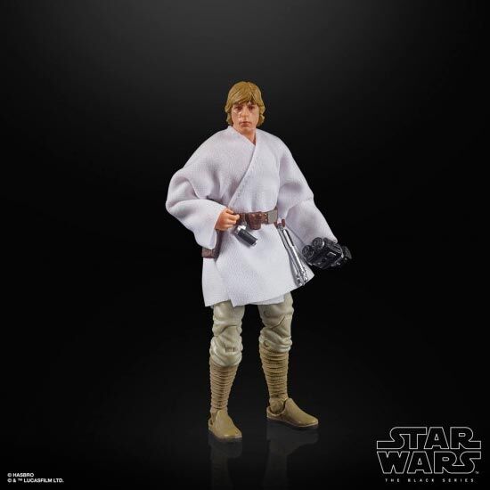 Vue latérale de la figurine Luke Skywalker Star Wars, mettant en valeur son design fidèle et ses accessoires inclus.