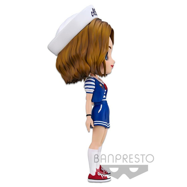 Profil latéral de la figurine Robin Q Posket Stranger Things montrant les couleurs vives