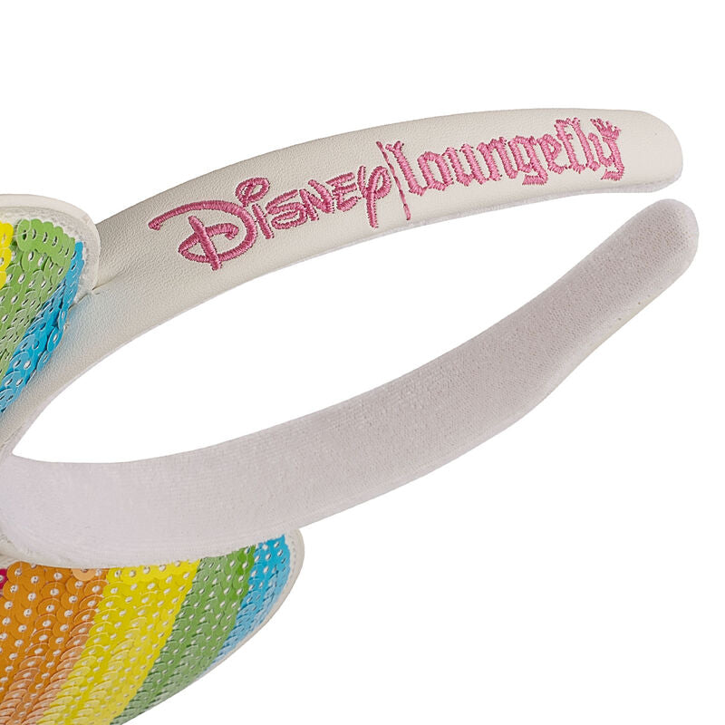 Présentation du serre-tête Minnie Rainbow Loungefly porté, mettant en valeur le design arc-en-ciel et les oreilles de Minnie.