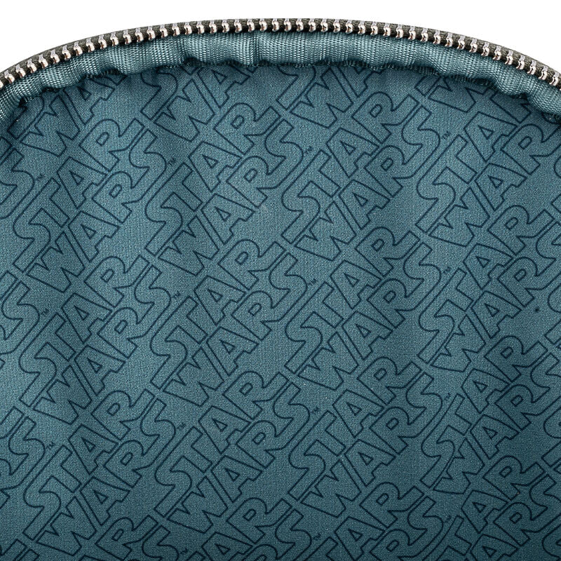 Sac à dos Loungefly Star Wars porté par un modèle, montrant son confort et sa taille