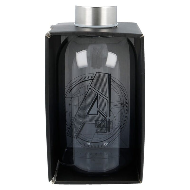 Vue latérale de la bouteille Marvel Avengers en verre transparent montrant le design détaillé des personnages