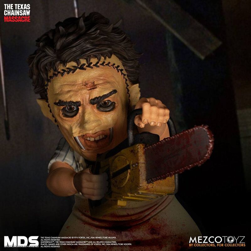Vue latérale de la figurine Leatherface 1974 montrant les articulations