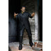 Figurine NECA Frankenstein Monster en pose dynamique sur fond neutre