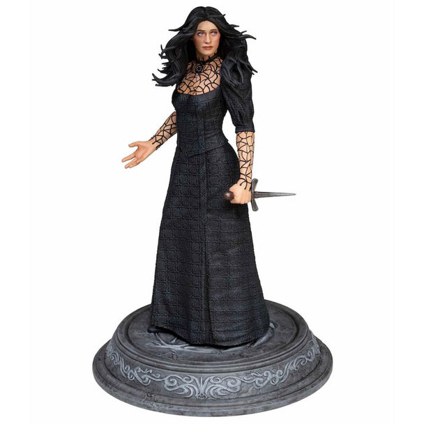 Statue Yennefer 20 cm en PVC de Dark Horse vue de face avec détails précis de la tenue