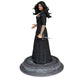 Figurine Yennefer de The Witcher sur socle de 3 cm, vue de profil gauche