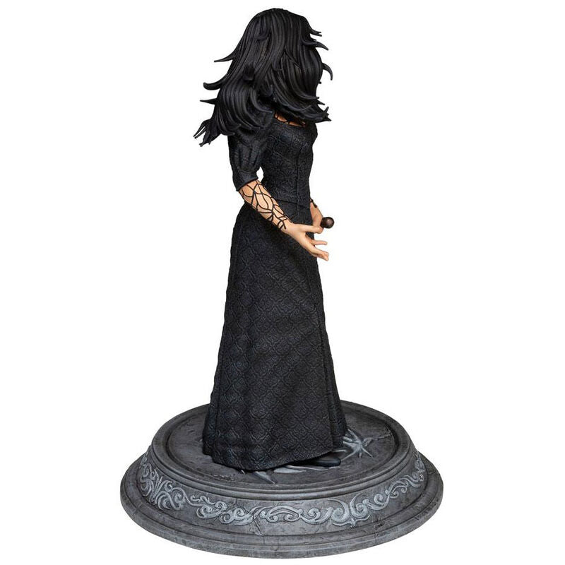 Photo de la figurine Yennefer avec éclairage mettant en valeur les couleurs et textures