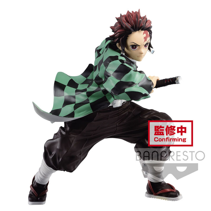 Vue latérale de la figurine Maximatic Tanjiro Kamado montrant les détails du kimono