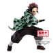 Vue latérale de la figurine Maximatic Tanjiro Kamado montrant les détails du kimono