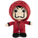 Vue rapprochée de la peluche Money Heist montrant les détails précis du visage et des vêtements.