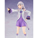 Profil latéral de la figurine Emilia Re:ZERO montrant les accessoires inclus