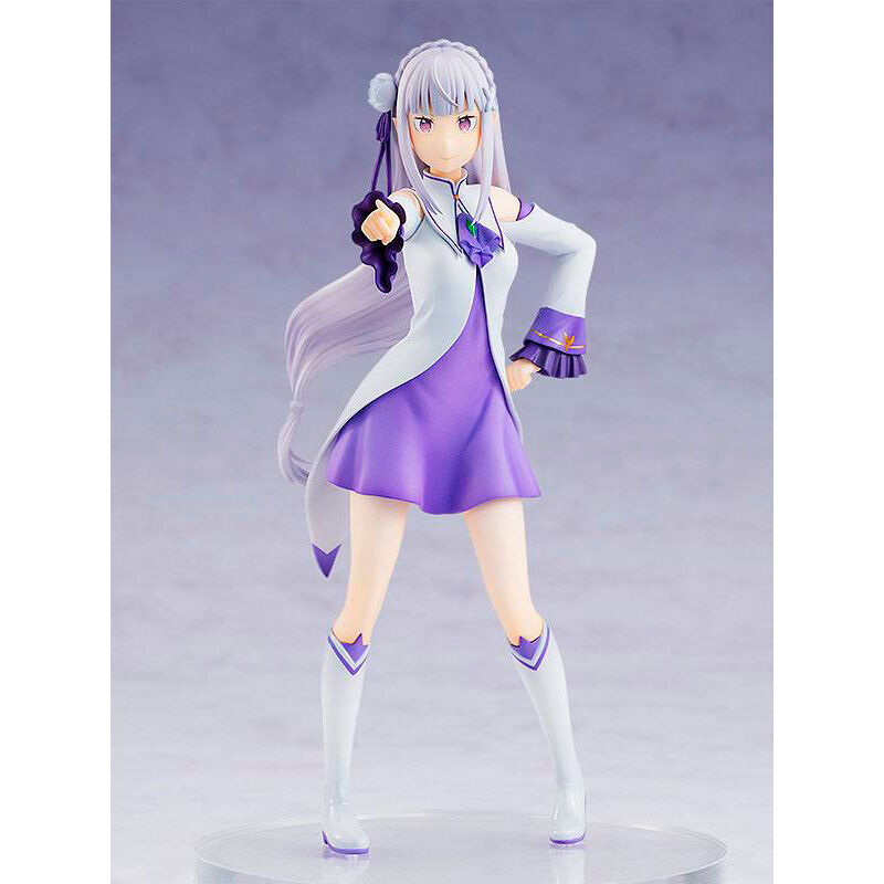 Emilia Re:ZERO figurine posée avec ses accessoires sur fond neutre