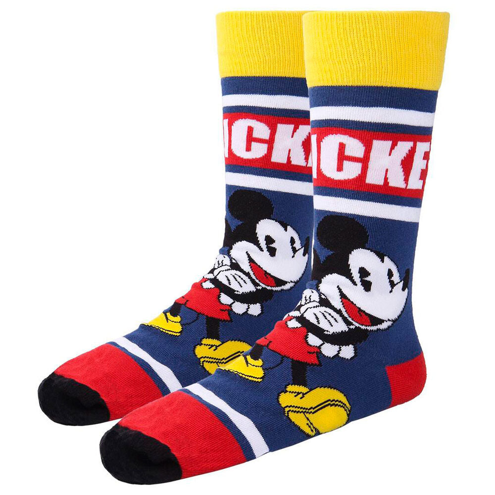 Vue détaillée des motifs variés de Mickey Mouse sur chaque paire de chaussettes du pack CERDÁ