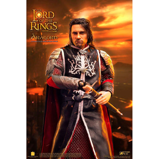 Vue latérale de la figurine articulée Aragorn 23cm avec costume fidèle au film