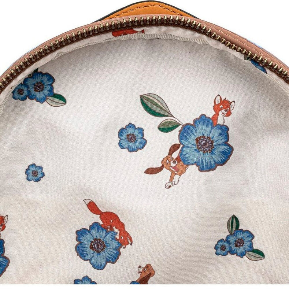 Sac à dos Loungefly Disney Copper Todd porté, illustrant son style pratique et tendance pour les fans Disney