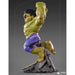 Profil gauche de la figurine Hulk MiniCo montrant la texture réaliste de la peau et des vêtements.