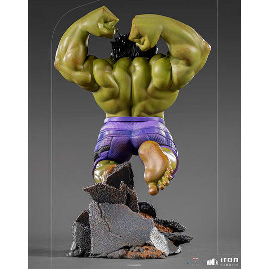 Vue rapprochée du visage expressif de Hulk MiniCo capturant sa rage et sa puissance.