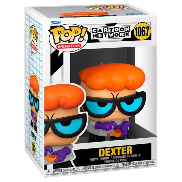 Zoom sur la figurine Dexter en vinyle 9 cm avec détails de la télécommande Cartoon Network.